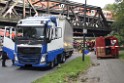 LKW blieb unter Bruecke haengen Koeln Ehrenfeld Innere Kanalstr Hornstr P352